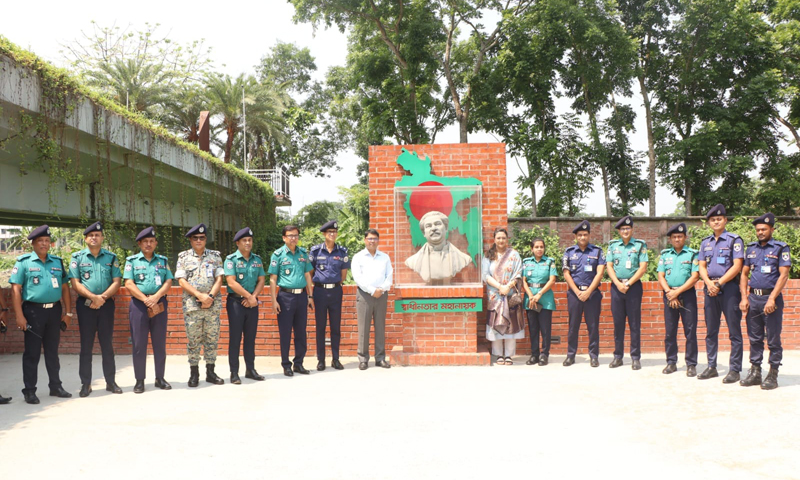 বরিশালে ব্যস্ত সময় কাটালেন অতিরিক্ত আইজিপি কামরুল আহসান