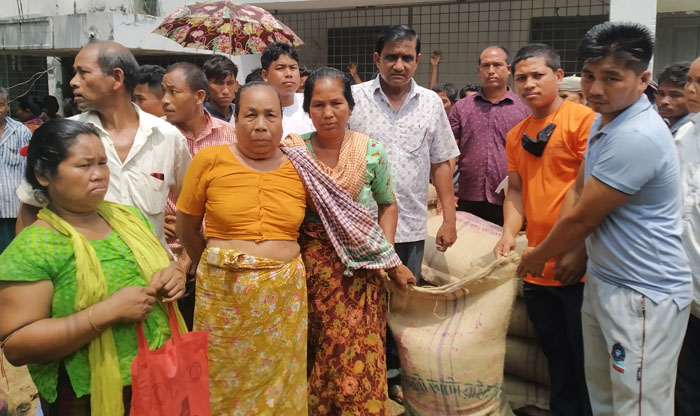 মহালছড়িতে প্রধানমন্ত্রীর  ঈদ উপহার বিতরণ