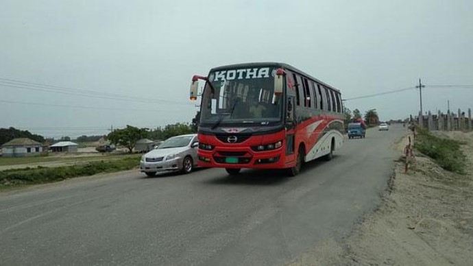 মানবিক কারণে ছেড়ে দেওয়া হলো দূরপাল্লার ২০০ বাস