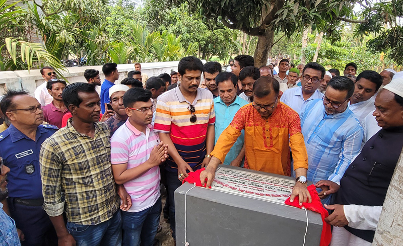 লালপুুরে কাঁচা রাস্তা পাকাকরণ কাজের উদ্বোধন
