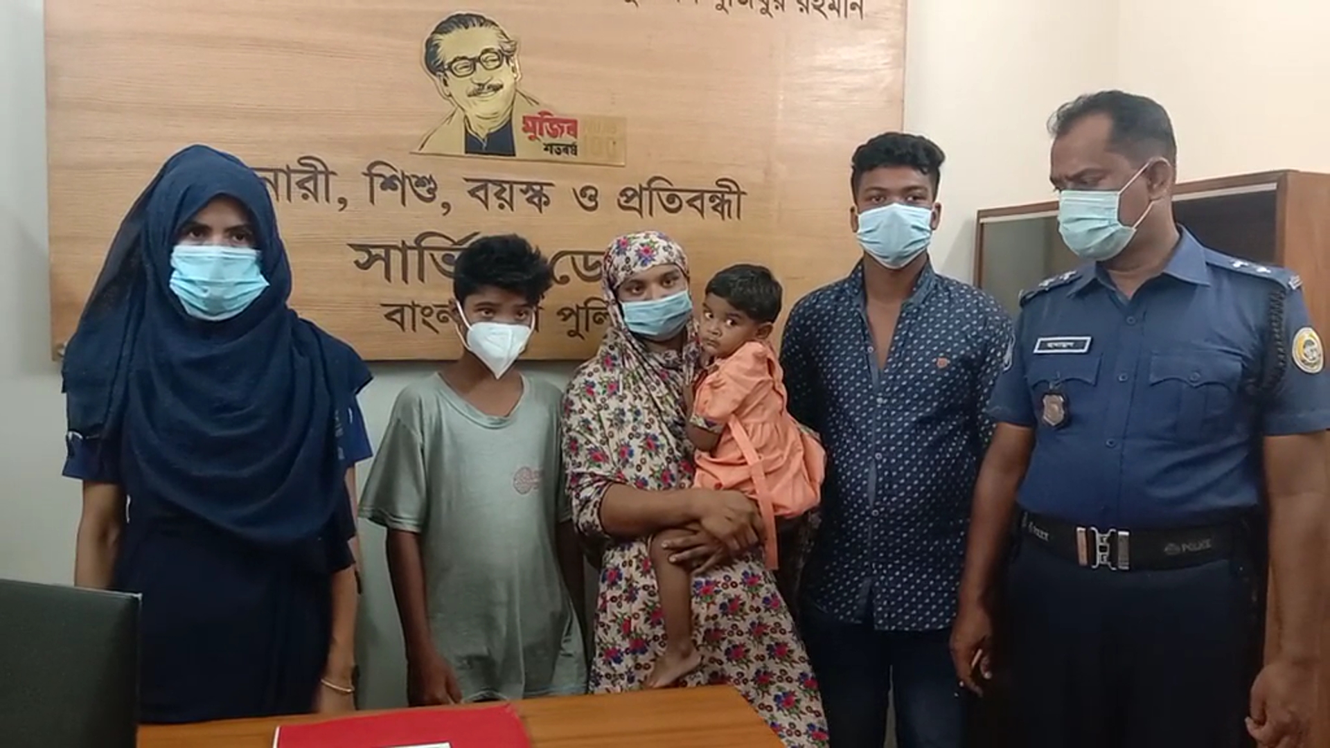 হারিয়ে যাওয়া শিশুকে পরিবারের কাছে পৌঁছে দিল ৯৯৯