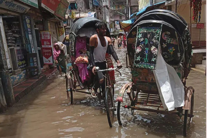 বৃষ্টিতে তলিয়েছে চট্টগ্রাম নগরী