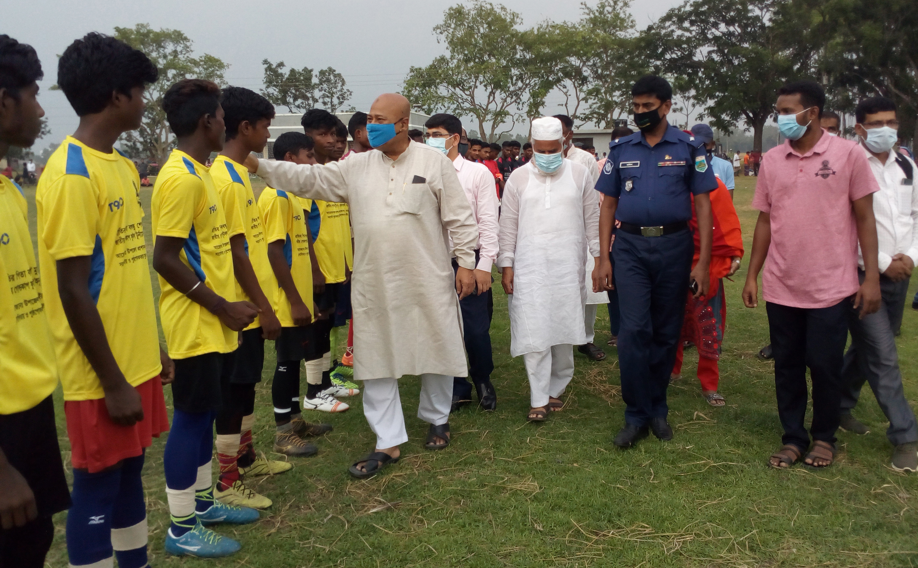 ধামইরহাটে বঙ্গবন্ধু গোল্ডকাপ ফুটবল টুর্ণামেন্ট উদ্বোধন