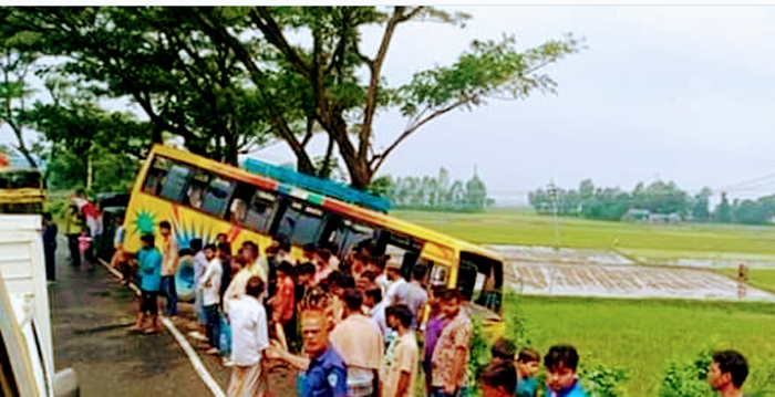 মহাসড়কে যাত্রীবাহী বাস ও মাইক্রোবাসের মুখোমুখি সংঘর্ষে নিহত-১