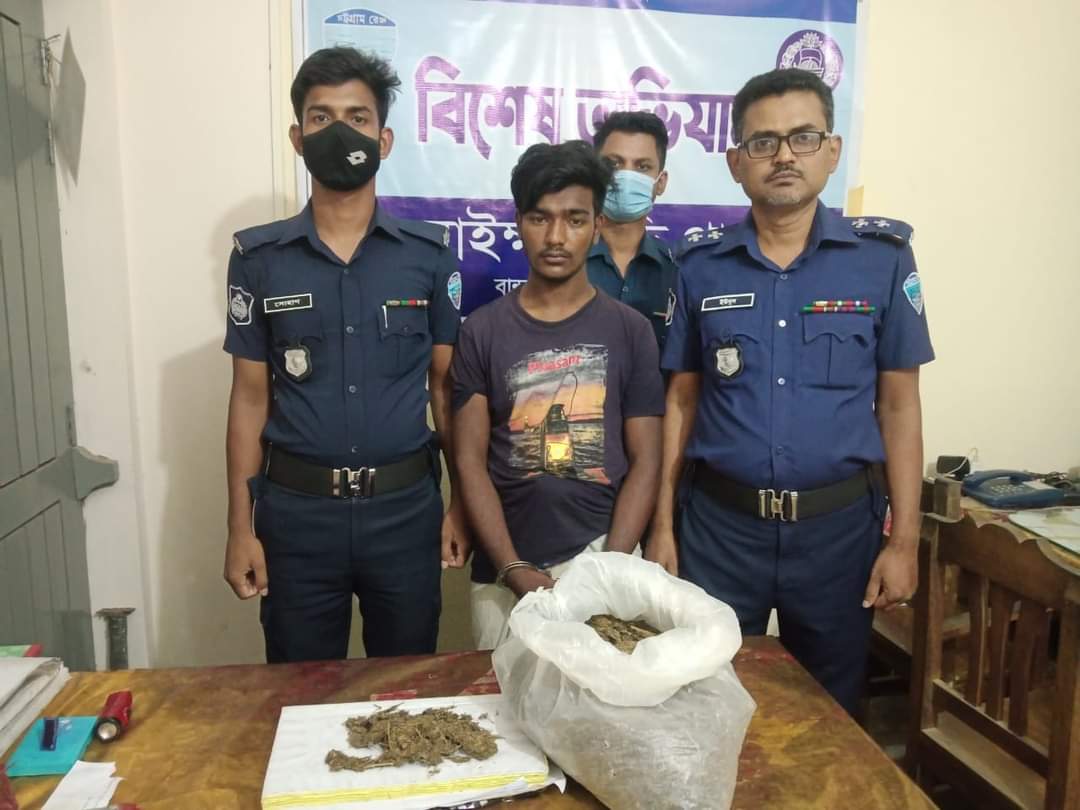 নাইক্ষ্যংছড়িতে গাঁজাসহ টমটম চালক আটক