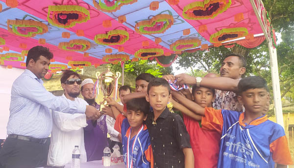 হিলিতে বঙ্গবন্ধু ও বঙ্গমাতা গোল্ডকাপ টুর্নামেন্টের ফাইনাল খেলা অনুষ্ঠিত