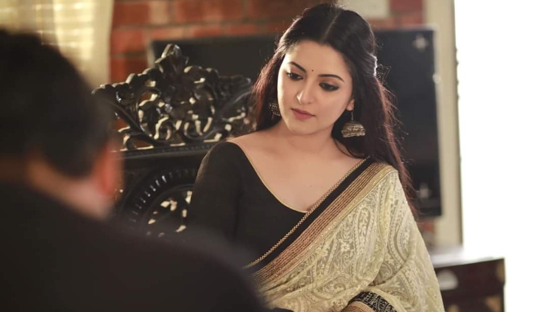 ফোন ধরেই কেঁদে ফেললেন পরী!
