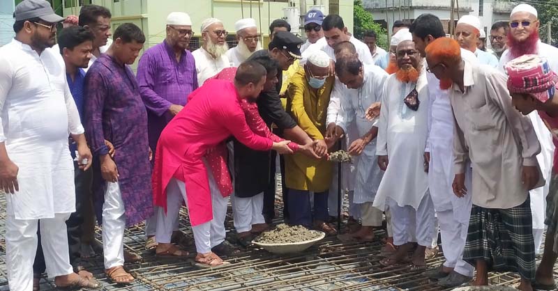 হিলিতে আ'লীগের দলীয় কার্যালয়ের বহুতল ভবন নির্মাণ কাজের উদ্বোধন