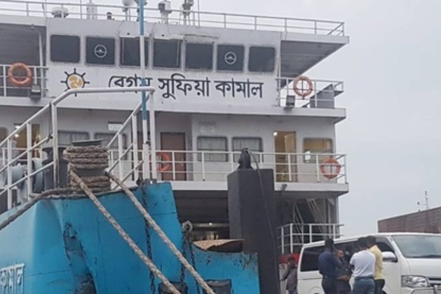 দুই ফেরির সংঘর্ষ, নিহত ১