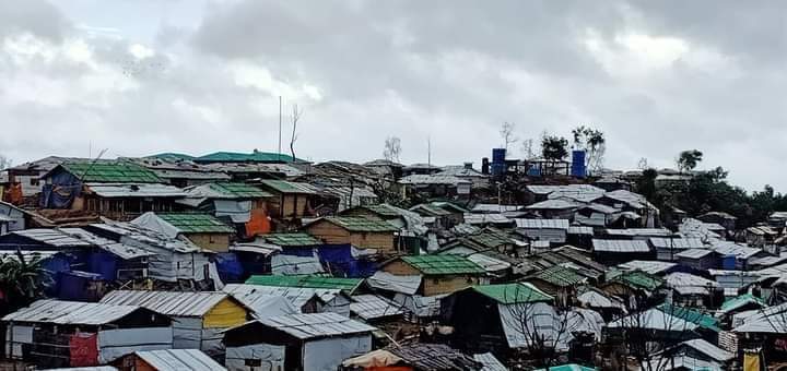 উখিয়ায় ত্রাণের পণ্য বোঝাই ট্রাকসহ আটক-২