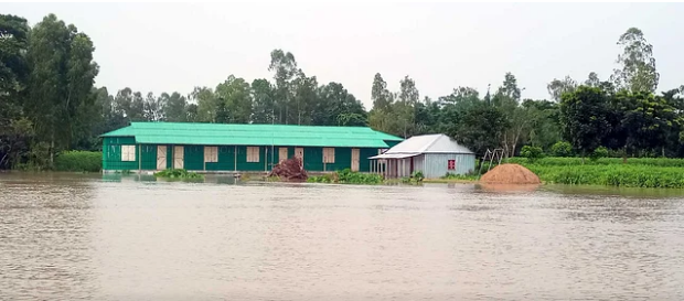 বন্যার পানি ওঠায় ১২৬ শিক্ষাপ্রতিষ্ঠানে পাঠদান বন্ধ