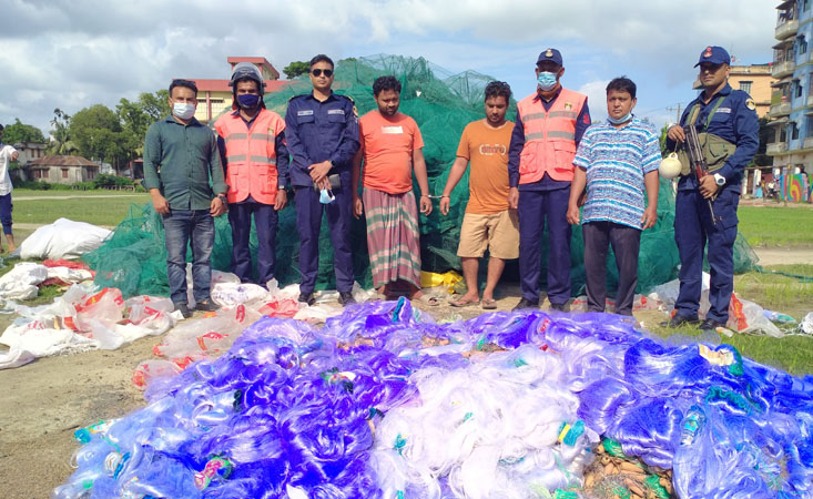 কোস্টগার্ডের অভিযানে ৩ কোটি টাকার অবৈধ কারেন্ট জাল জব্দ