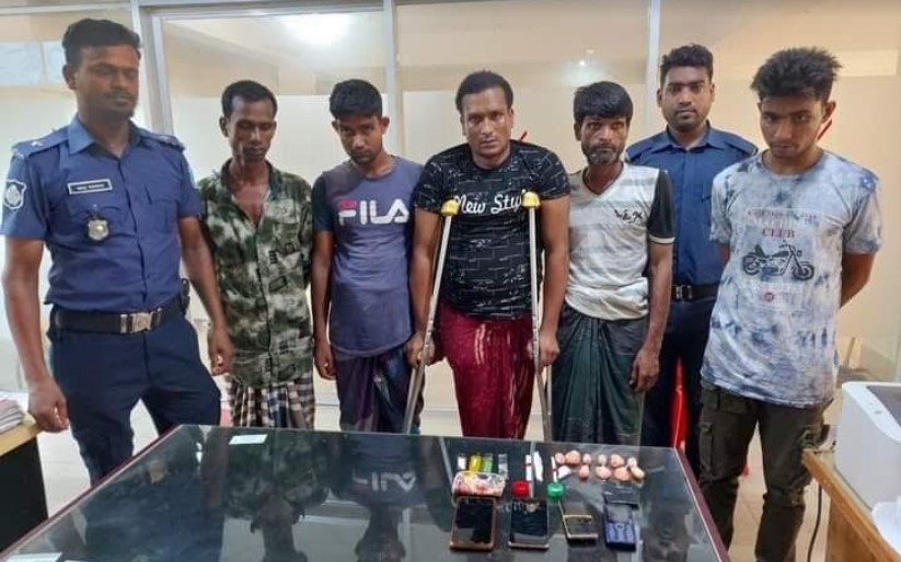 পুলিশের অভিযানে আশুলিয়ায় ৫  মাদক ব্যবসায়ী  গ্রেফতার