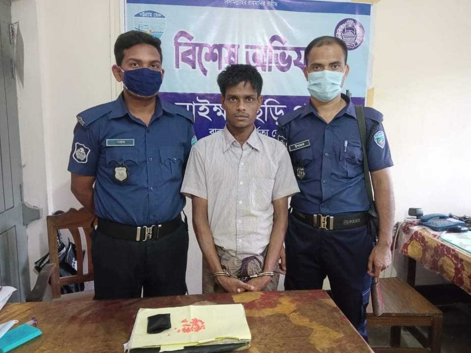 নাইক্ষ্যংছড়িতে পুলিশের অভিযানে ইয়াবাসহ রোহিঙ্গা আটক