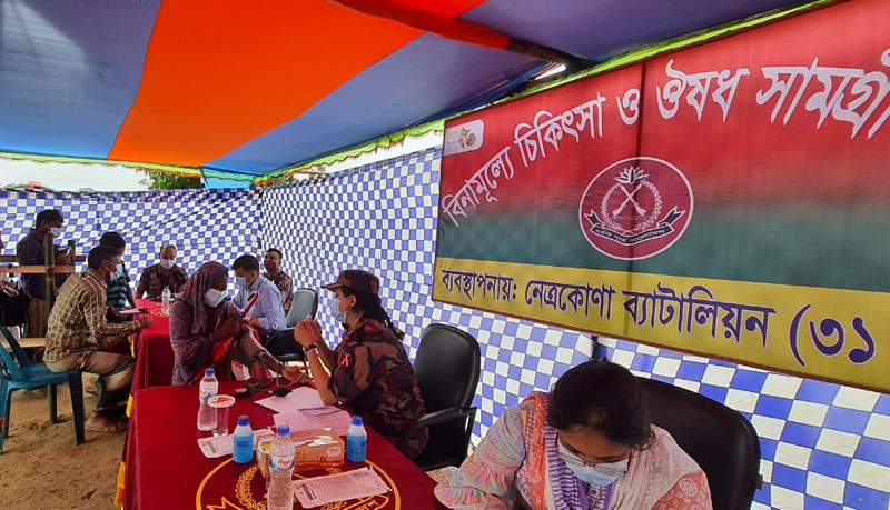 বন্যা দূর্গতদের মাঝে বিজিবি'র  বিনামূল্যে মেডিকেল ক্যাম্প
