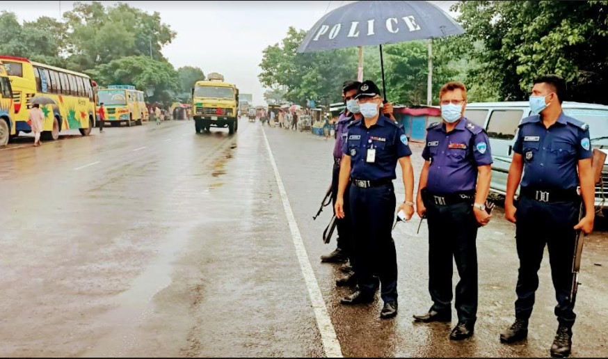 লকডাউনের ১ম দিনে সরাইলে জরিমানা