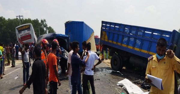 এক মাসে সড়কে প্রাণ গেছে ১০৪৭ জনের