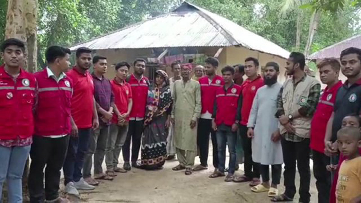 ভারত-পাকিস্তান ঘুরে বৃদ্ধ হয়ে বাড়ি ফিরলেন মুনাফ