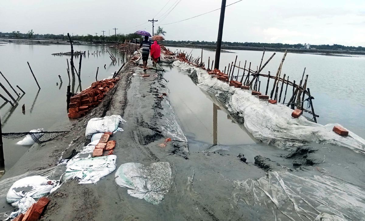 আশাশুনির প্রতাপনগরে প্রধান সড়কে আবারও ভাঙ্গন