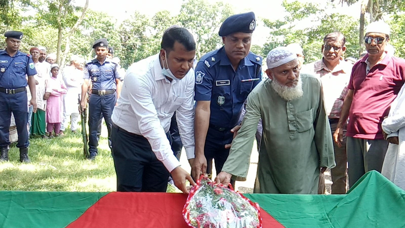 পাঁচবিবিতে বীর মুক্তিযোদ্ধা কায়সারের রাষ্ট্রীয় মর্যাদায় দাফন সম্পন্ন