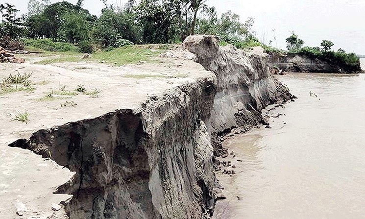 ভাঙনের কবলে বিলীন হচ্ছে শত শত বসতভিটা