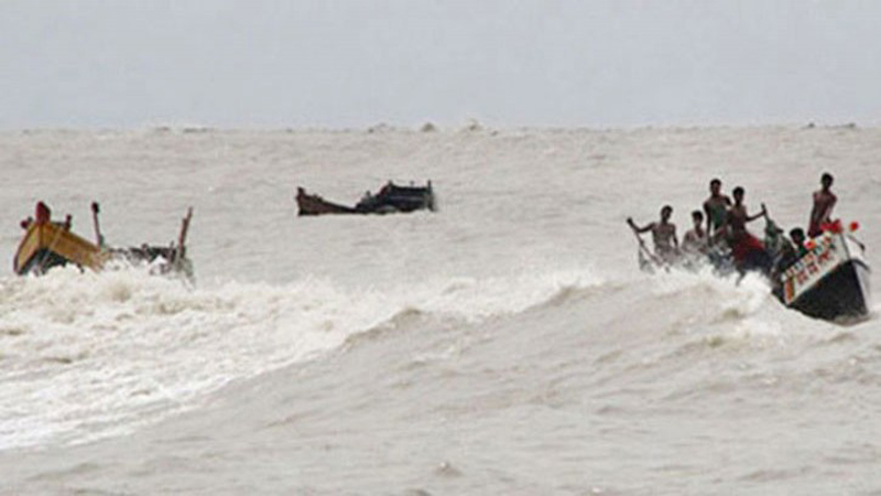 বঙ্গোপসাগরে ট্রলার ডুবি: বার্বুচি নিখোঁজ