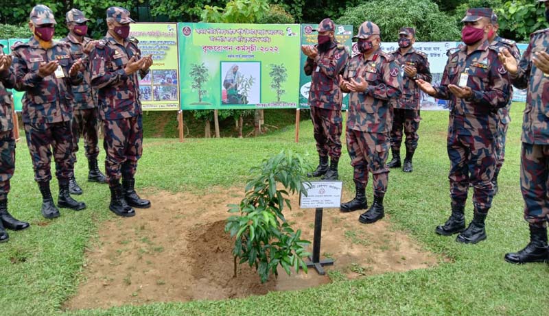 মাটিরাঙ্গাতে ৪০ বিজিবির বৃক্ষরোপন উদ্বোধন