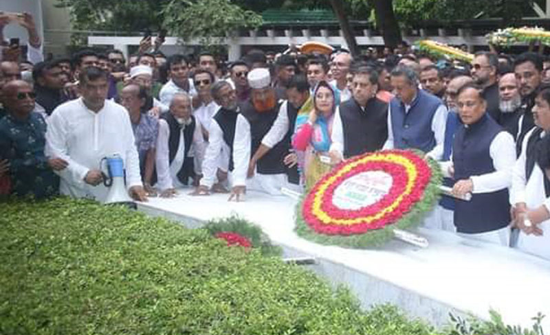 বঙ্গবন্ধুর সমাধিতে শ্রদ্ধা জানালেন বরিশাল সিটির নবনির্বাচিত মেয়র