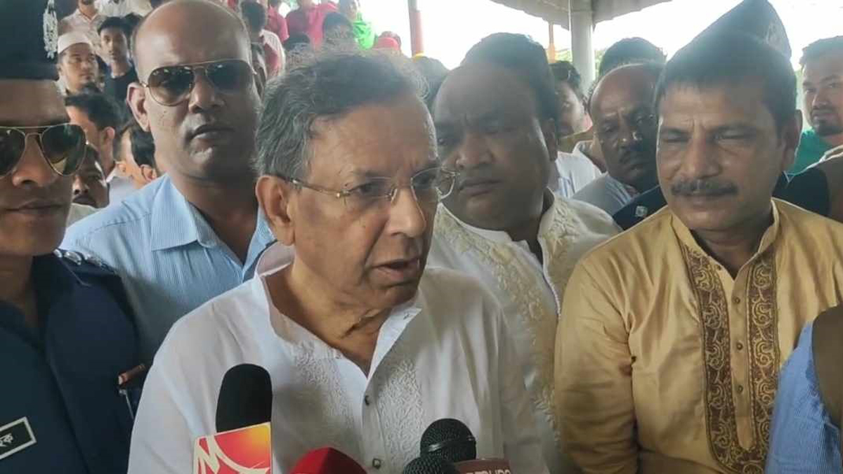 সংবিধান না মানলে নিজেদের দেশের নাগরিক বলা ঠিক না : আইনমন্ত্রী