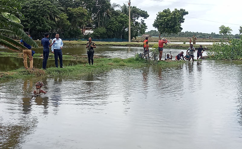 আশাশুনিতে চেউটিয়া নদীতে অবৈধ বাঁধ অপসারন, এলাকাবাসীর স্বস্তি