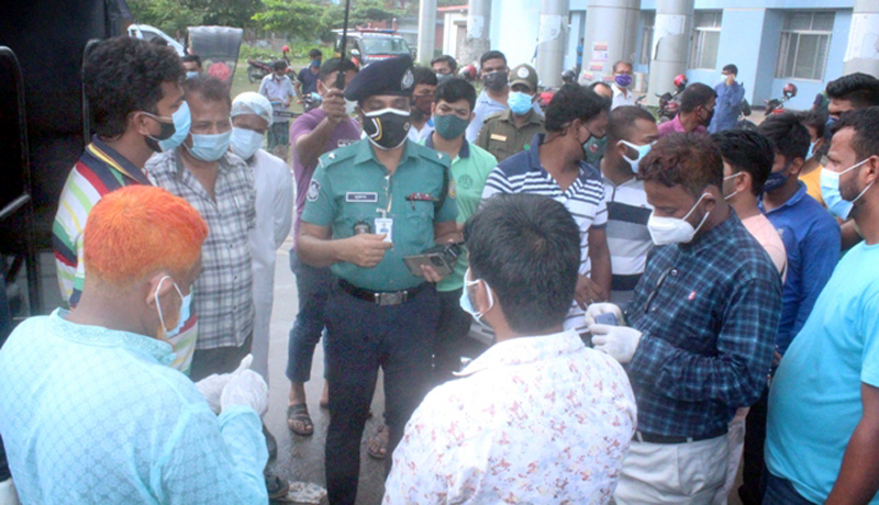 শেবাচিমে করোনার ‍আইসিইউতে রোগীর স্বজনদের হামলা