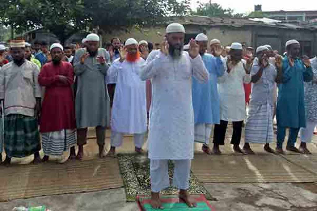 ঝিনাইদহে সৌদির সাথে মিল রেখে ঈদুল আযহার নামাজ আদায়