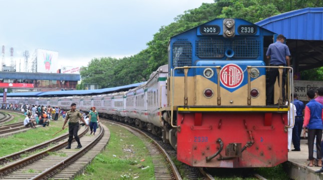 কঠোর বিধিনিষেধে বন্ধ থাকছে বাস-ট্রেন-লঞ্চ