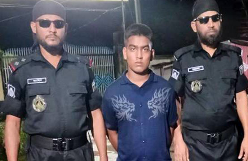 প্রতিবেশীকে ফাঁসাতে গিয়ে নিজেই ফেঁসে গেলেন অস্ত্র মামলায়!