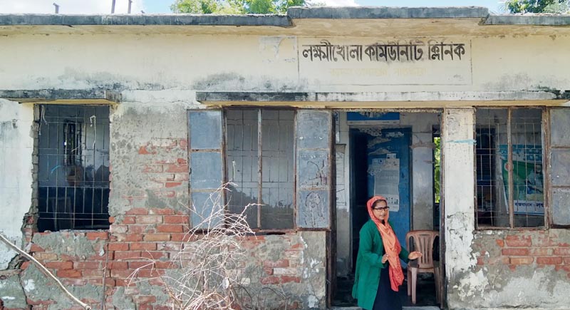 আশাশুনির লক্ষ্মীখোলা কমিউনিটি ক্লিনিকে দুর্ঘটনার আশংকা
