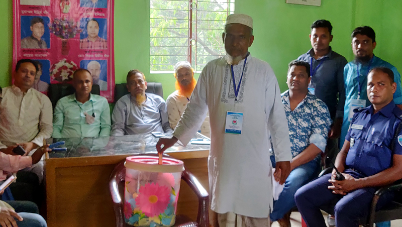 রোয়াজারহাট সিএনজি অটোরিকশা সমিতির নির্বাচন অনুষ্ঠিত