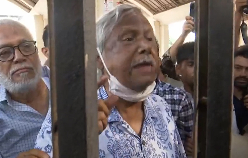 আন্দোলনরত রনির সমর্থনে হাজির ডা. জাফরুল্লাহ