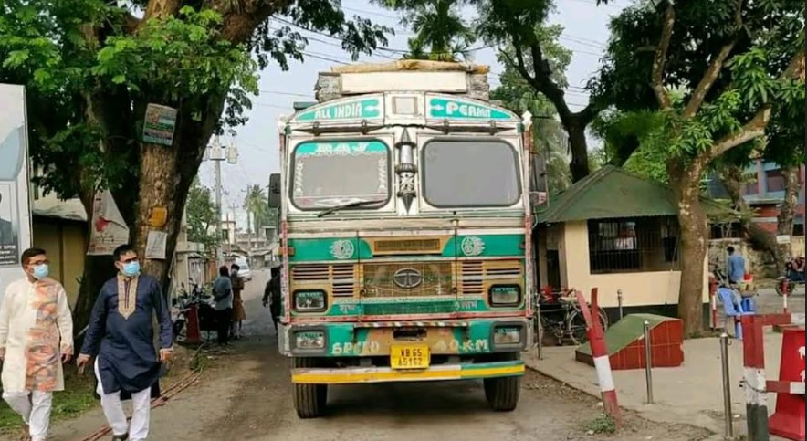 ঈদের ছুটি শেষে হিলি স্থলবন্দরে আমদানি- রফতানি শুরু