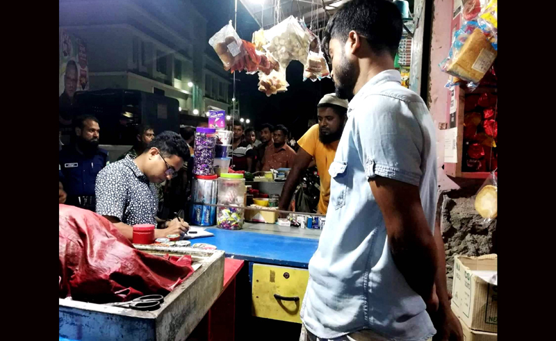 আত্রাইয়ে রাত ৮টার পর দোকান-শপিংমল বন্ধে অভিযান