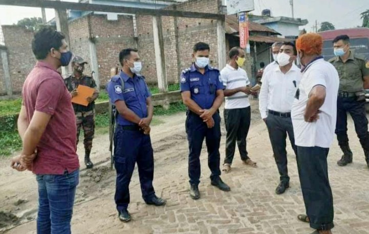 হিলিতে লকডাউন বাস্তবায়নে ১৭ জনকে জরিমানা