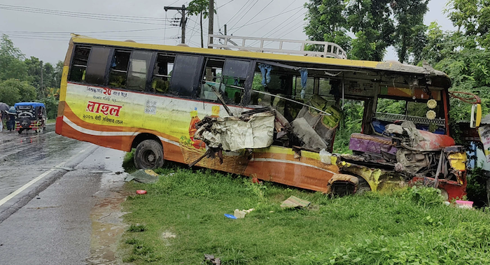 রাজবাড়ীতে বাস-ট্রাক মুখোমুখি, নিহত ৩