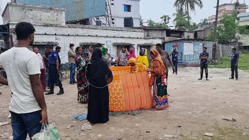 মেহেরপুরে চলন্ত বাসের নিচে মাথা দিয়ে নারীর আত্মহত্যা