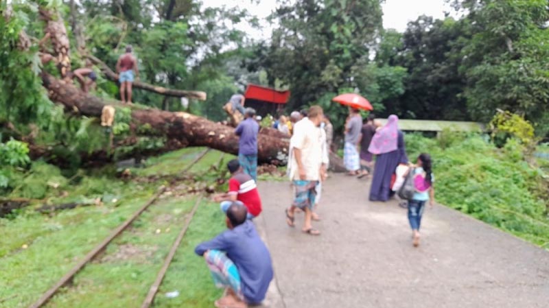 নোয়াখালীর সঙ্গে সারা দেশের রেল যোগাযোগ বন্ধ