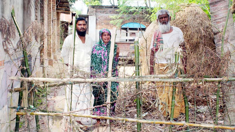 ধামইরহাটে ৭দিন ধরে অবরুদ্ধ একটি পরিবার !