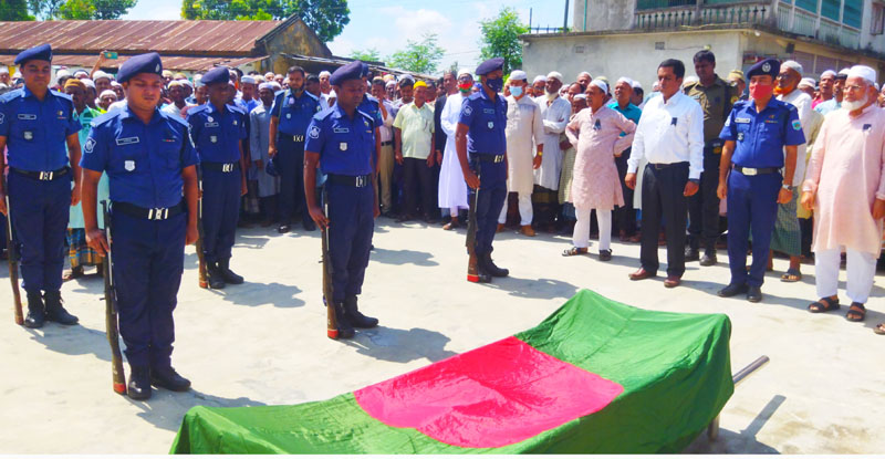 ধামইরহাটে বীর মুক্তিযোদ্ধা অফির উদ্দিনকে রাষ্ট্রীয় মর্যাদায় দাফন