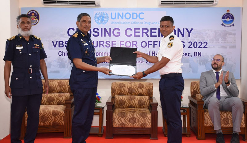 কোস্ট গার্ডের প্রশিক্ষণ পরিদর্শন সনদ ও প্রদান করলেন উপ-মহাপরিচালক