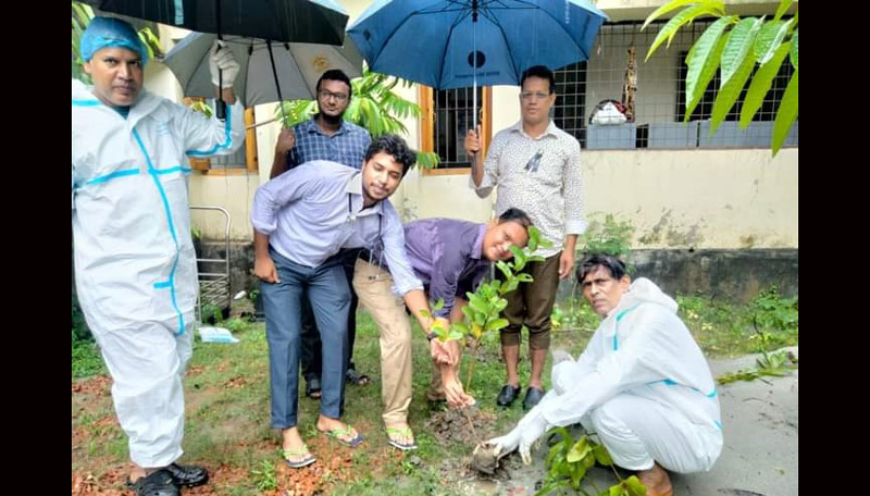কাউখালী হাসপাতাল চত্বরে বৃক্ষ রোপণ
