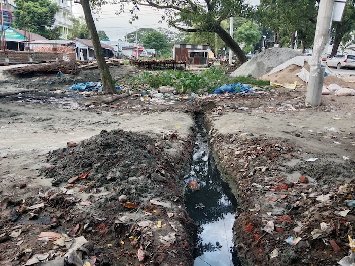 সরাইলে খাল ভরাটের অভিযোগ