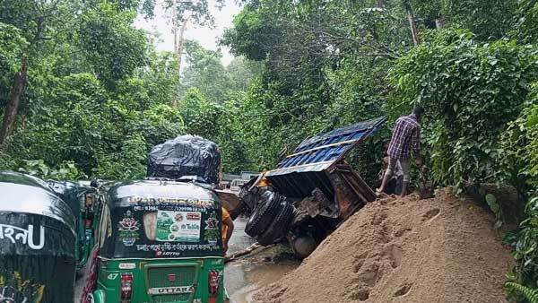 শ্রীমঙ্গলে পাহাড় ধ্বস ও বন্যার শঙ্কা, ১৫৪ মি:মি: বৃষ্টিপাত রেকর্ড