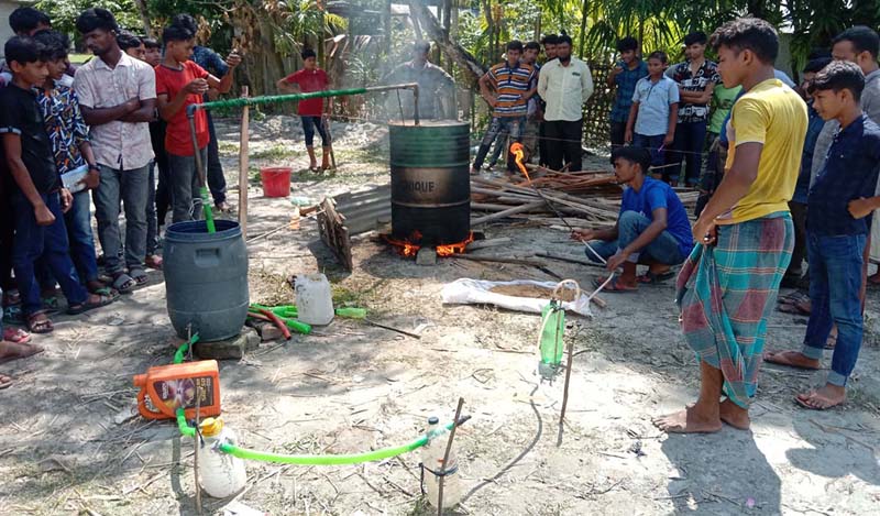 কুড়িগ্রামে পলিথিন দিয়ে জ্বালানি তেল তৈরি, ব্যাপক আলোড়ন